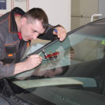 Бизнес идея: выездное устранение сколов и трещин лобового стекла автомобиля