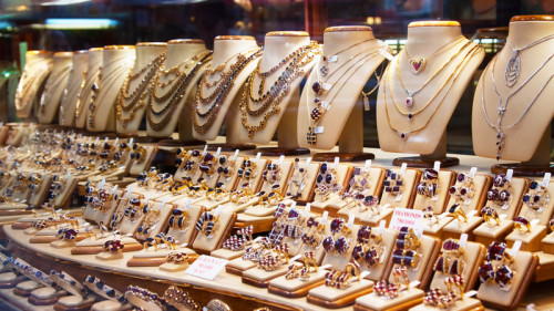 Витрина магазина бижутерии